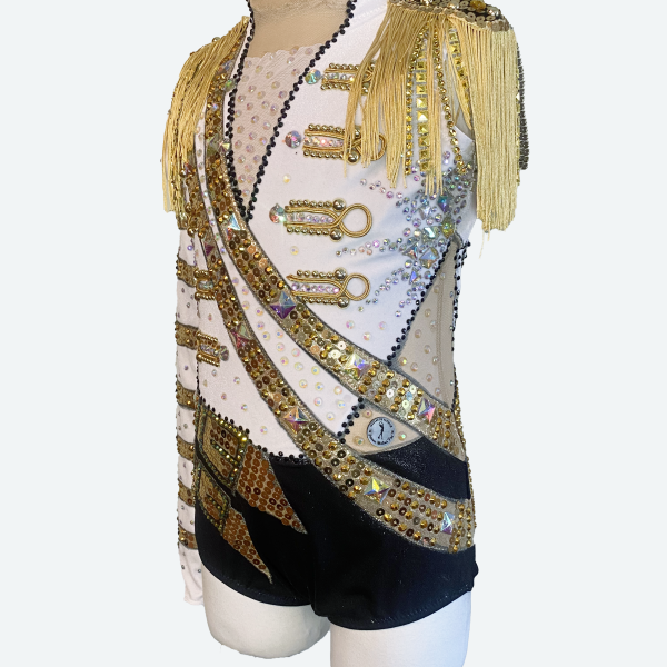 Malla de Aerodanza inspirada en Michael Jackson, estilo chaqueta militar blanca con detalles en dorado.